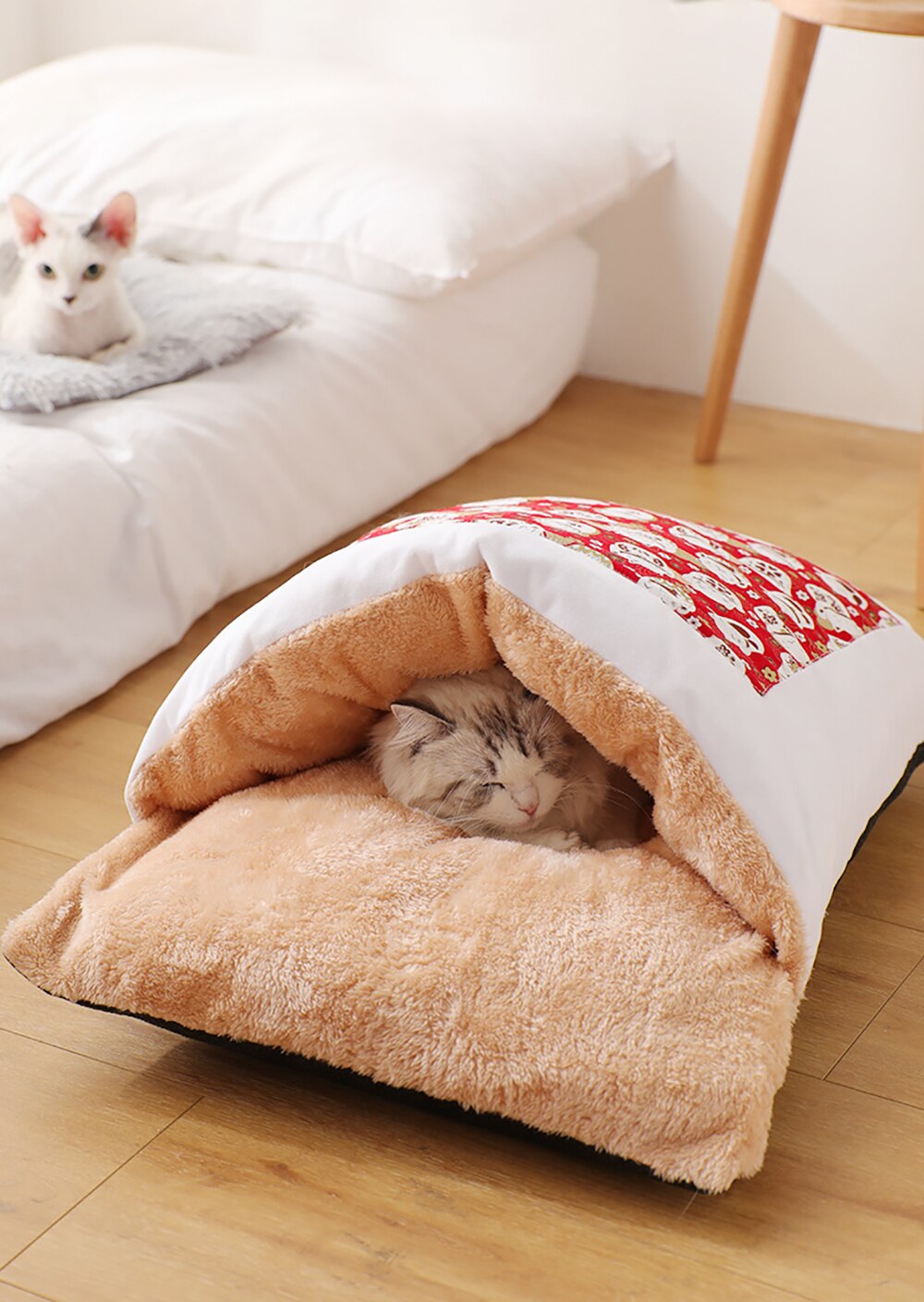 Closed Cat Litter Bed